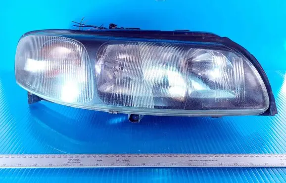 Volvo V70 Headlight/headlamp 89007898