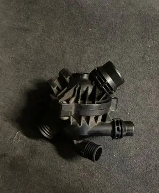 Thermostat/thermostat housing