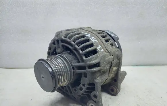 Volkswagen Polo Generator/alternator 038903023l