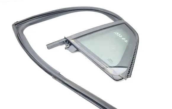 KIA Sportage Rear vent window glass 
