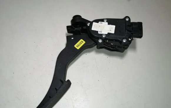 Hyundai i30 Accelerator throttle pedal 327002B300 32700XXXXX
