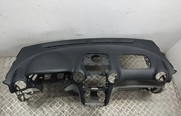 KIA Carens II Dashboard 647101D000