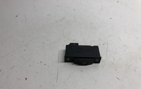 BMW 3 E90 E91 Switch for retractable tow bar 8379766