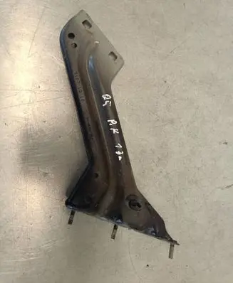 Audi Q5 SQ5 8R Fender mounting bracket 8R0821135