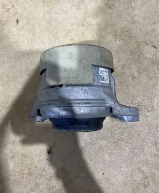 Mercedes-Benz E W213 Engine mount bracket A2132402200