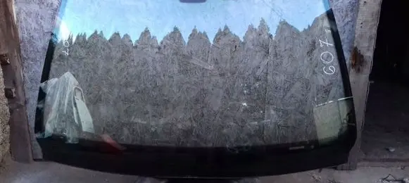 Peugeot 607 Front windscreen/windshield window 