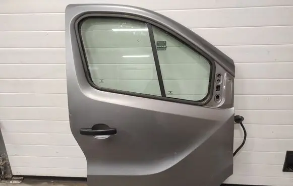 Opel Vivaro Front door 