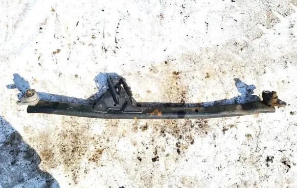 Volvo V70 Engine mounting bracket