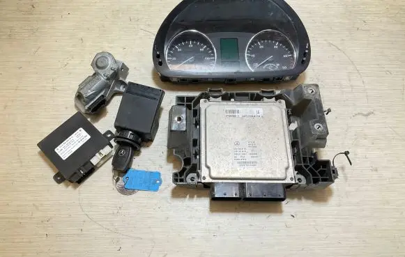 Mercedes-Benz Sprinter W906 Engine ECU kit and lock set A6519000700 28381077 A6519010600