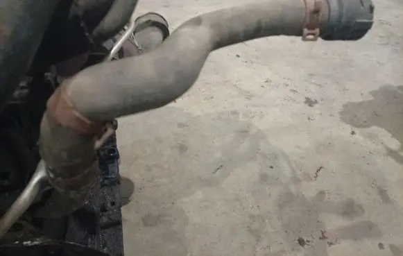 Volkswagen PASSAT B6 Engine coolant pipe/hose