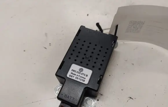 Volkswagen Golf VI Aerial antenna amplifier 5M0035570B