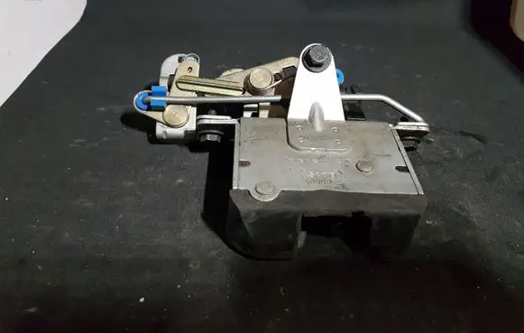 Saab 9-3 Ver2 Loading door lock 4698924