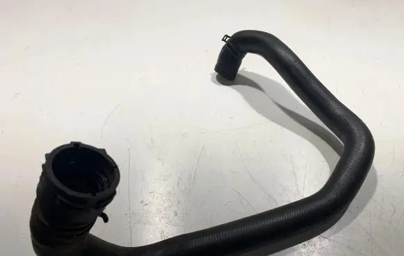 Volkswagen PASSAT B6 Coolant pipe/hose 