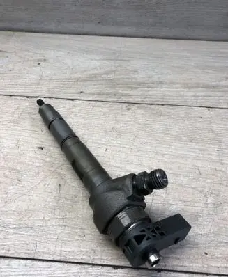 Volkswagen Jetta VI Fuel injector 03L130277