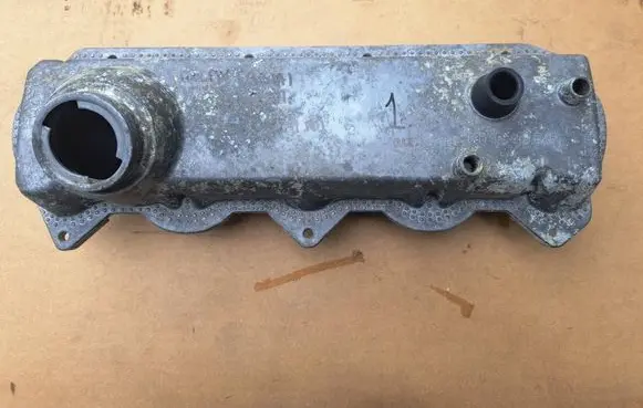 Volkswagen Golf IV Rocker cam cover 038103469E