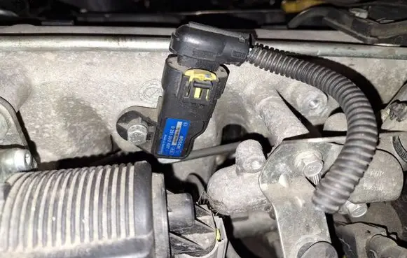 Opel Zafira B Air pressure sensor 0281002437