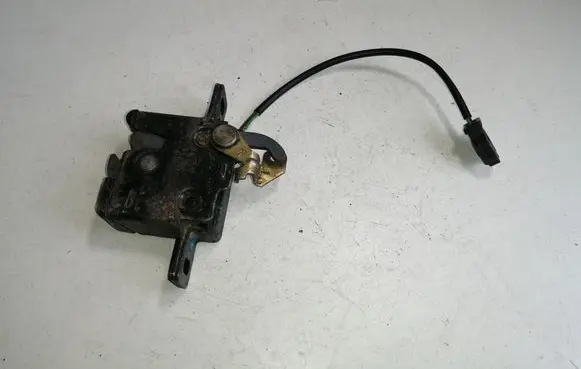 Audi A6 S6 C4 4A Tailgate/trunk/boot lock/catch/latch 4A9827506C