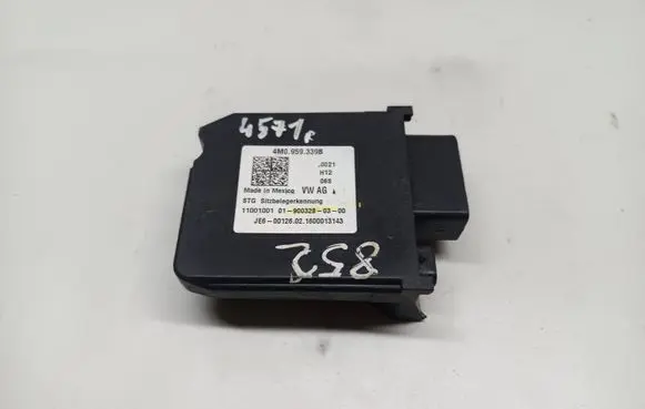 Volkswagen Jetta VI Seat control module 4M0959339B 11001001