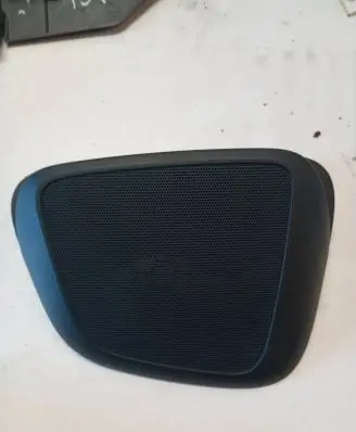 Volvo XC60 Dash center speaker trim cover 30755853 30755852