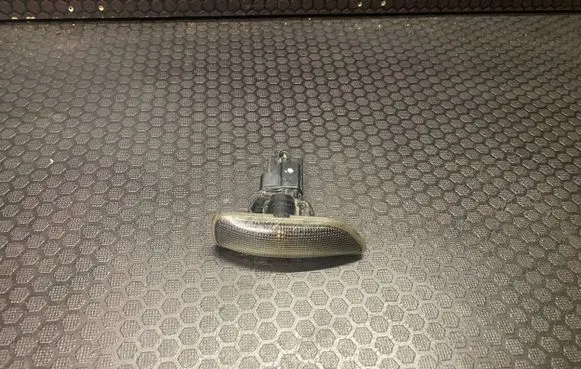 Volvo S80 Front fender indicator light 30722641