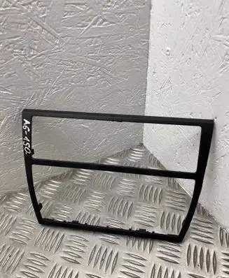 Radio/GPS head unit trim