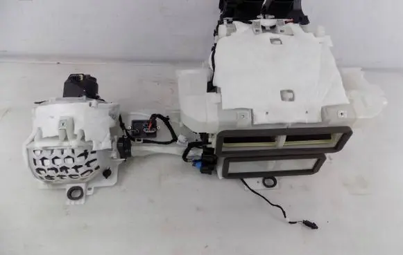 Opel Grandland X Interior heater climate box assembly housing 9675402680