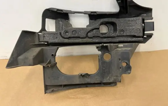Mercedes-Benz SLK R171 Front bumper mounting bracket A1718850165