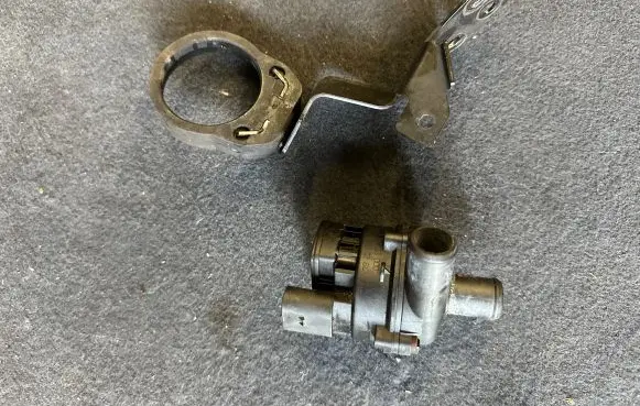 Mercedes-Benz E W213 Electric auxiliary coolant/water pump A2118350364 0392023000 A2135010420