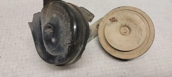 Volkswagen PASSAT B5 Horn signal 0092018 8D0951229C