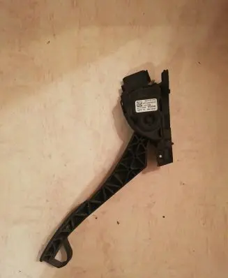 Volvo V70 Accelerator throttle pedal 30715175 6PV00954800