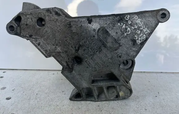 Volkswagen PASSAT B6 Engine mounting bracket 03G199207E V150KTS31