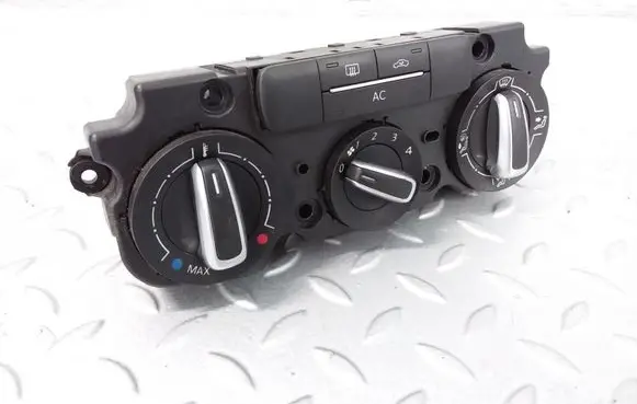 Volkswagen Jetta VI Climate control unit 5C0820047K