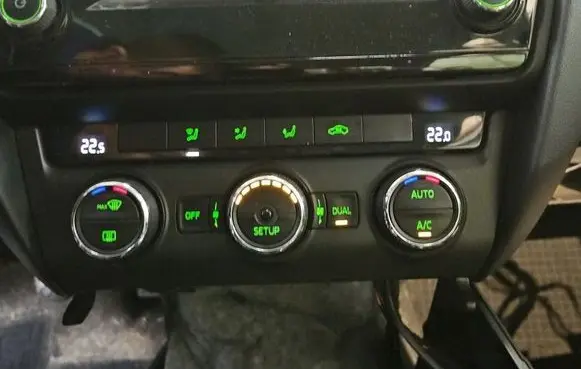 Skoda Octavia Mk3 (5E) Climate control/heater control trim 5E0907044K IMPRK1582153