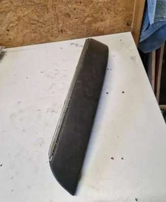 Front bumper splitter molding