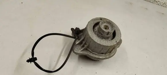 Mercedes-Benz S W222 Engine mount bracket A2222407617