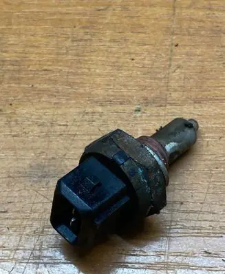 BMW 3 E90 E91 Coolant temperature sensor 1433076 PA66FGF30