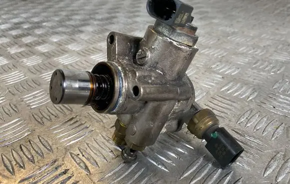 Audi A6 S6 C6 4F Fuel injection high pressure pump 06F127025H