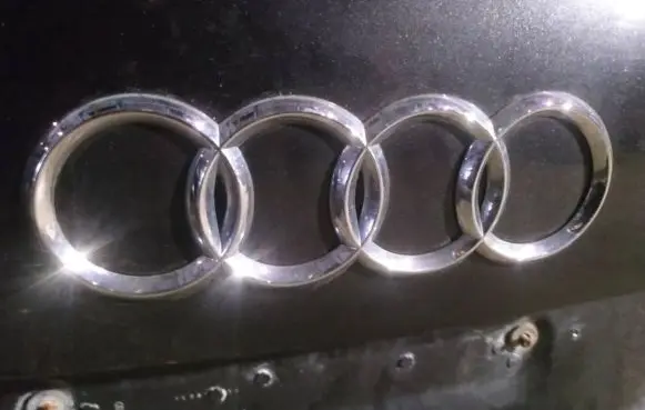 Audi Q7 4L Manufacturer badge logo/emblem 