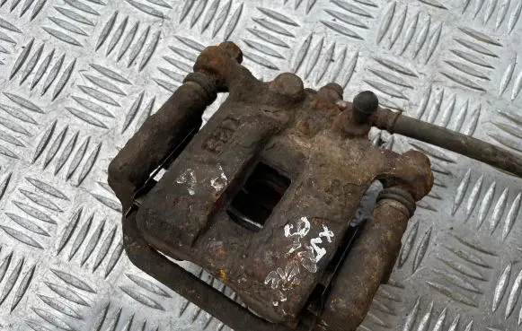 Nissan X-Trail T30 Rear brake caliper