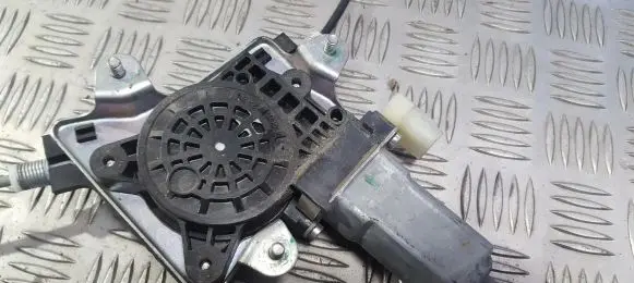 Hyundai i10 Front door window regulator motor