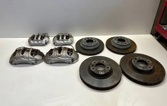 Porsche Cayenne (92A) Brake discs and calipers set 7P5615403Q 7P5615404Q 7P5615106AM