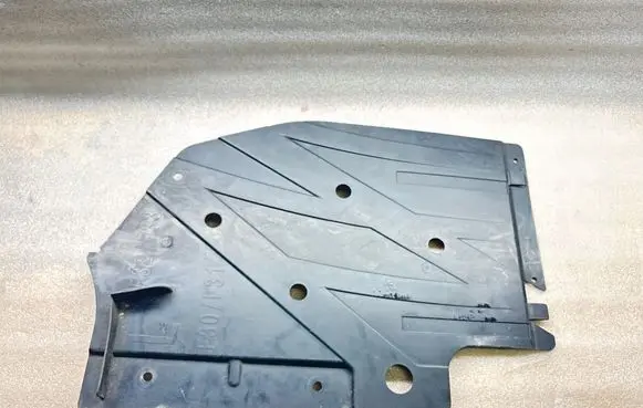 Center/middle under tray cover
