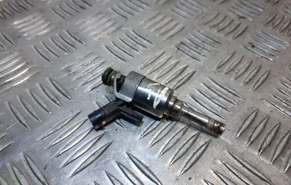 Audi A3 S3 8V Fuel injector 06J133036B