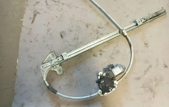 Renault Master II Front door window regulator with motor 