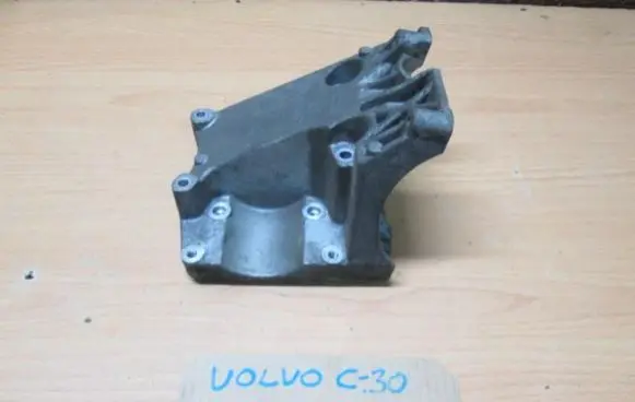 Volvo C30 Engine mounting bracket 31269071
