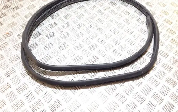 Subaru XV I Front door rubber seal