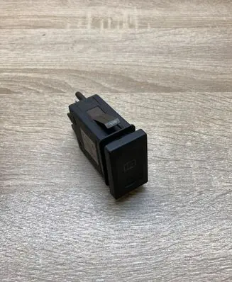 Volkswagen PASSAT B5 Windscreen/window heater switch 3B0959621C
