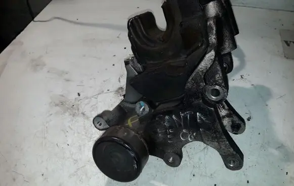 Hyundai Santa Fe Generator/alternator bracket 