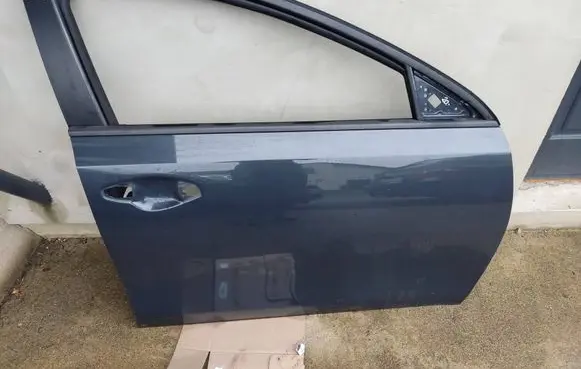 KIA Ceed Front door