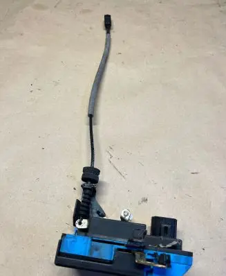 Volvo XC70 Front door lock 30699746